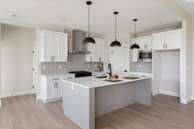 7151 W 35th Ave, Kennewick, WA 99338