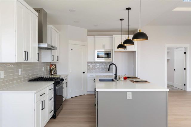 7151 W 35th Ave, Kennewick, WA 99338