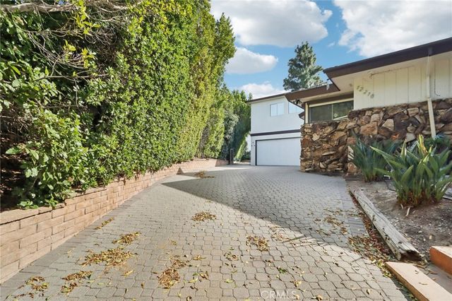 12218 Sarazen Place, Granada Hills, CA 91344