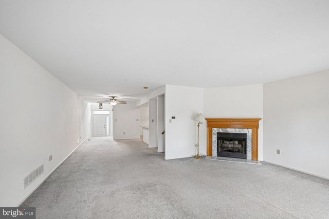 8 OROURKE CT, Newark, DE 19702