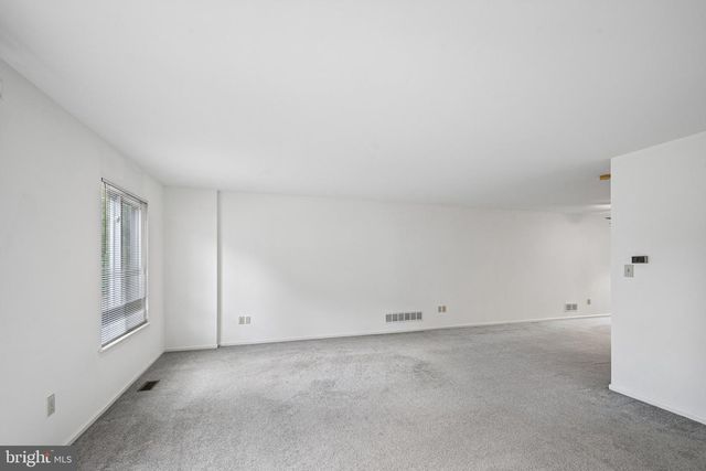 8 OROURKE CT, Newark, DE 19702