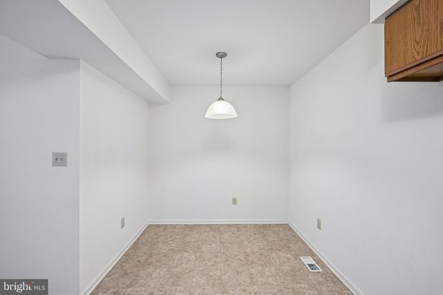 8 OROURKE CT, Newark, DE 19702