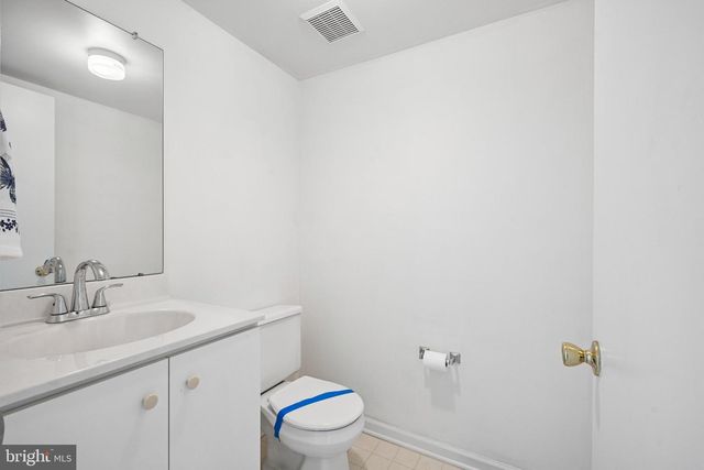 8 OROURKE CT, Newark, DE 19702