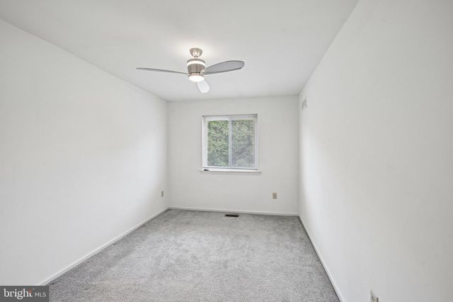 8 OROURKE CT, Newark, DE 19702