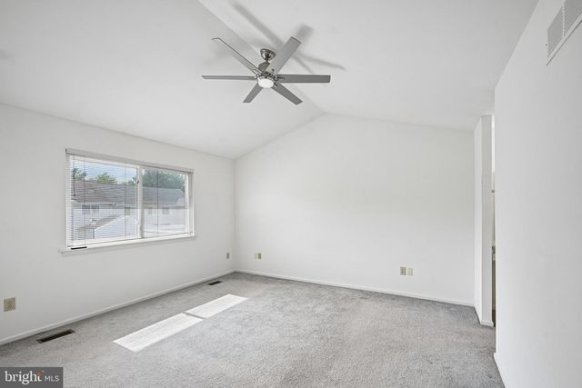 8 OROURKE CT, Newark, DE 19702