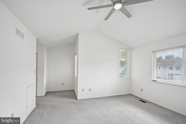 8 OROURKE CT, Newark, DE 19702