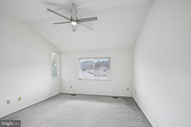 8 OROURKE CT, Newark, DE 19702
