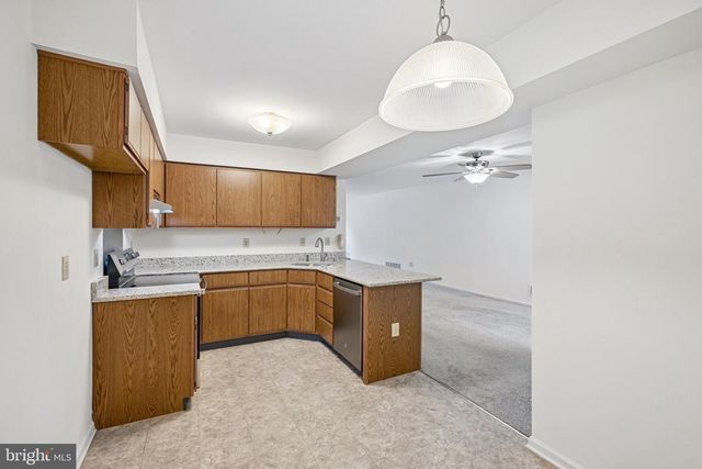 8 OROURKE CT, Newark, DE 19702