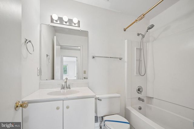 8 OROURKE CT, Newark, DE 19702