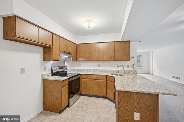 8 OROURKE CT, Newark, DE 19702