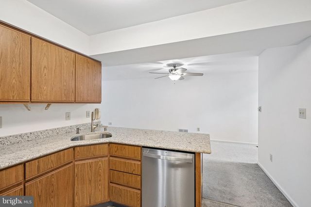 8 OROURKE CT, Newark, DE 19702