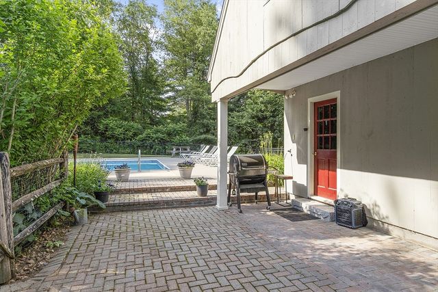 35 Mount Lebanon St, Pepperell, MA 01463