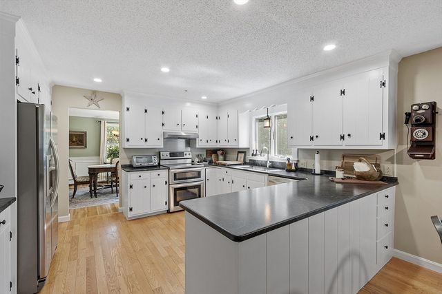 35 Mount Lebanon St, Pepperell, MA 01463