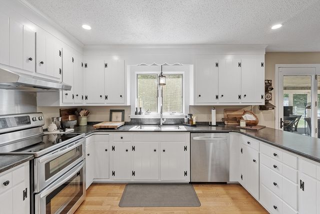 35 Mount Lebanon St, Pepperell, MA 01463