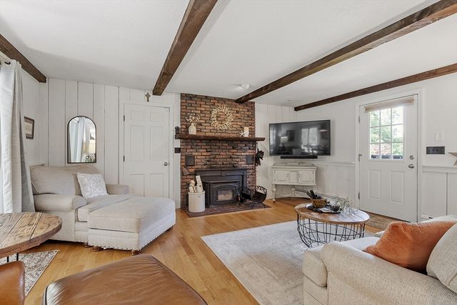 35 Mount Lebanon St, Pepperell, MA 01463