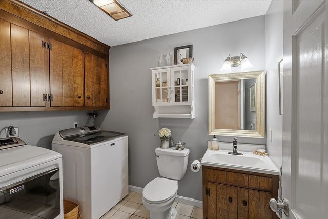 35 Mount Lebanon St, Pepperell, MA 01463
