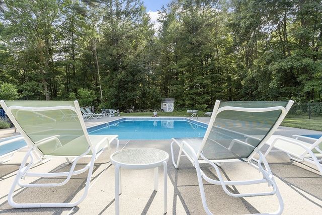 35 Mount Lebanon St, Pepperell, MA 01463