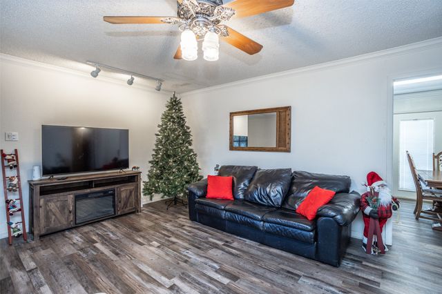 300 Thompson Street, Pottsboro, TX 75076