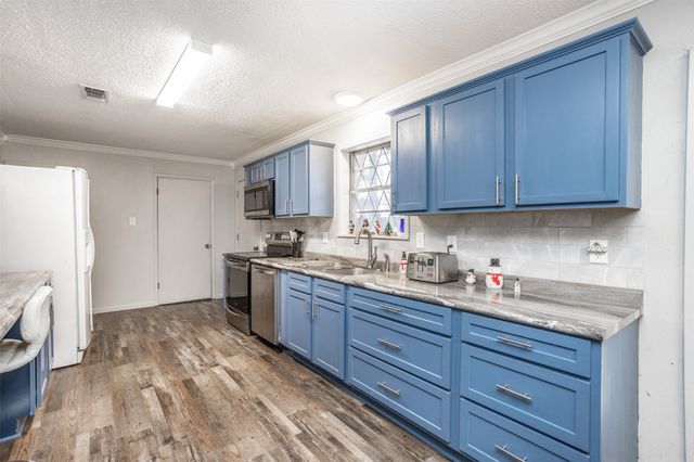 300 Thompson Street, Pottsboro, TX 75076