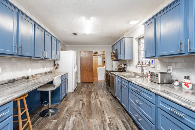 300 Thompson Street, Pottsboro, TX 75076