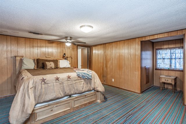 300 Thompson Street, Pottsboro, TX 75076