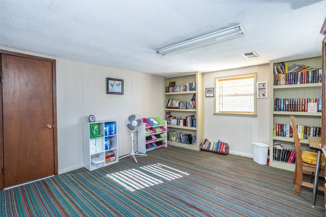 300 Thompson Street, Pottsboro, TX 75076