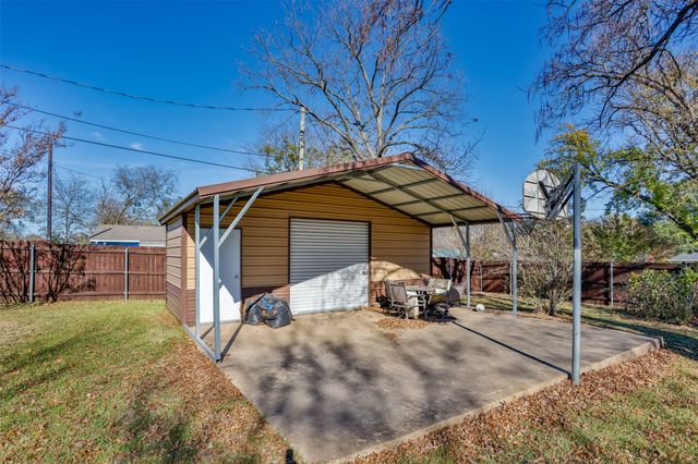 300 Thompson Street, Pottsboro, TX 75076