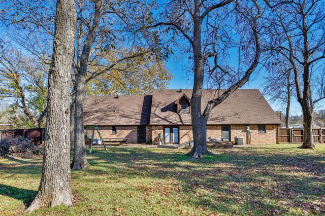 300 Thompson Street, Pottsboro, TX 75076