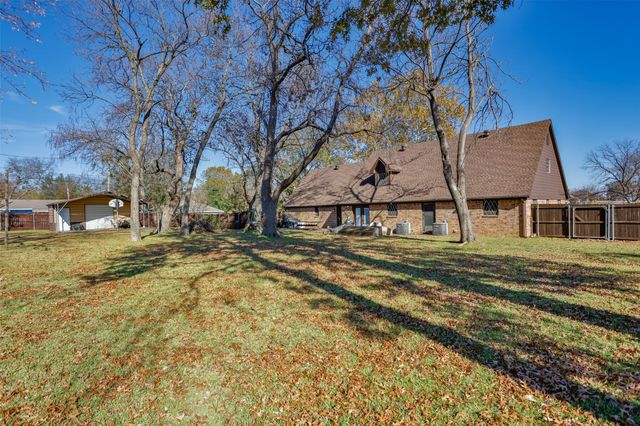 300 Thompson Street, Pottsboro, TX 75076