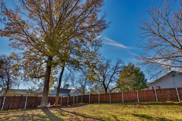 300 Thompson Street, Pottsboro, TX 75076