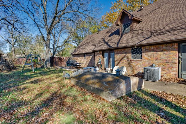 300 Thompson Street, Pottsboro, TX 75076