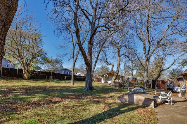 300 Thompson Street, Pottsboro, TX 75076