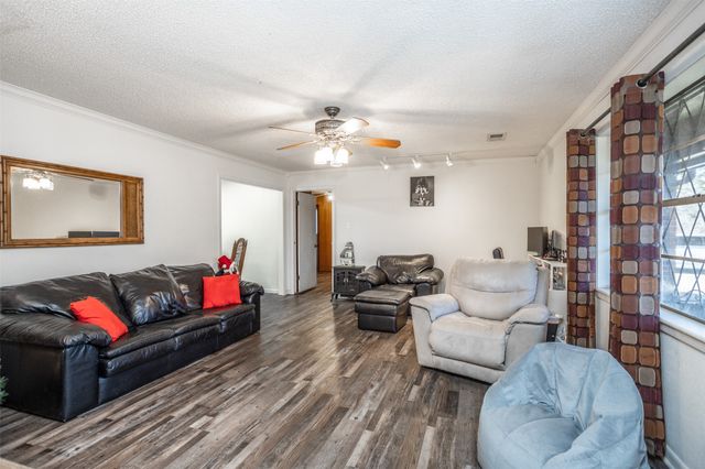 300 Thompson Street, Pottsboro, TX 75076