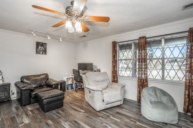 300 Thompson Street, Pottsboro, TX 75076