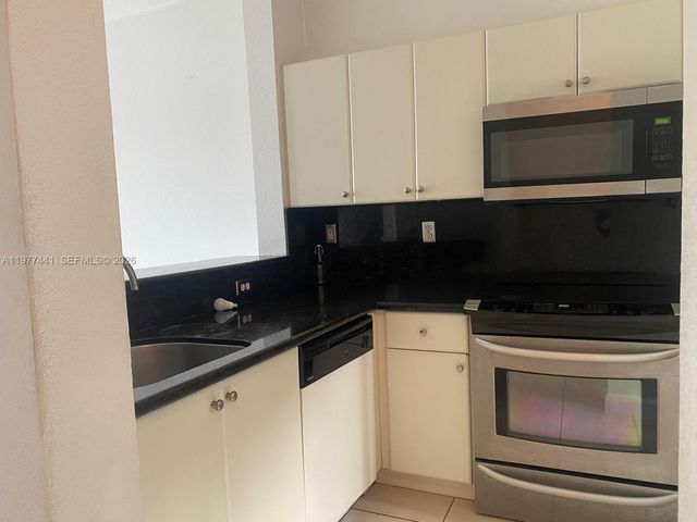 17630 NW 73rd Ave 102-4, Hialeah, FL 33015