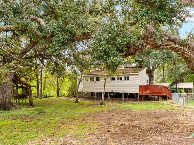 592 Paloma Street, Bay City, TX 77414