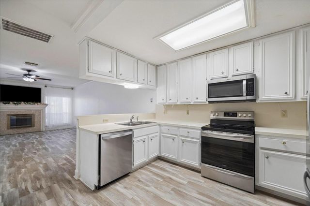 880 Tully Road 13, Houston, TX 77079