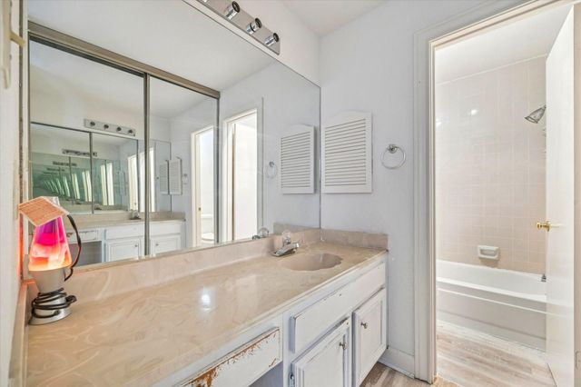 880 Tully Road 13, Houston, TX 77079