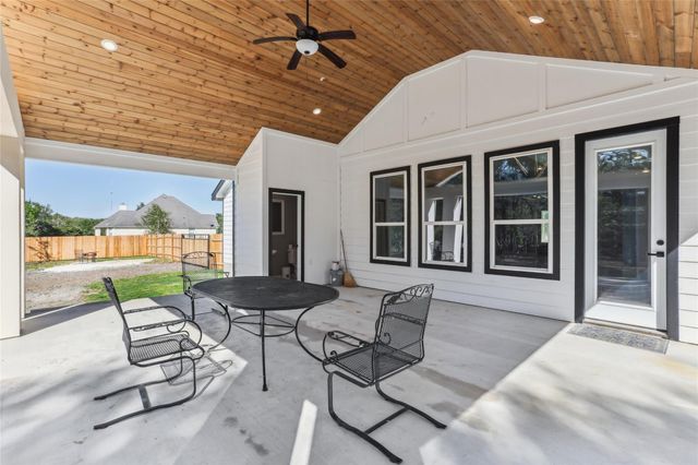 130 Creekwood TRL, Cedar Creek, TX 78612