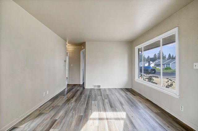 5003 W Hoffman Pl, Spokane, WA 99205