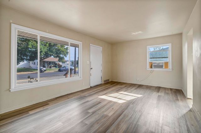 5003 W Hoffman Pl, Spokane, WA 99205