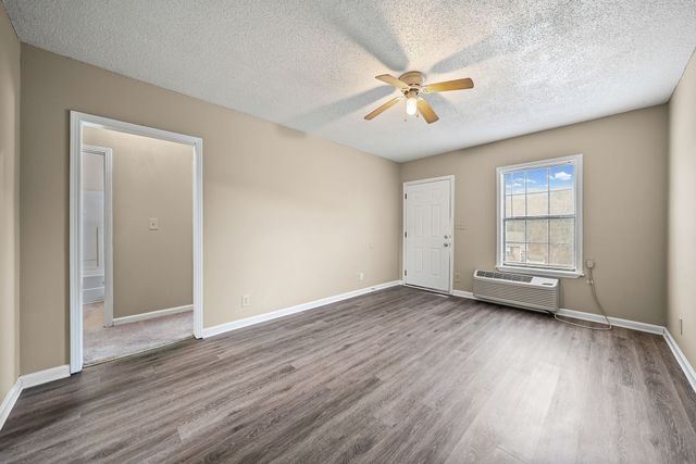 706 Peachers Dr Apt C, Clarksville, TN 37042