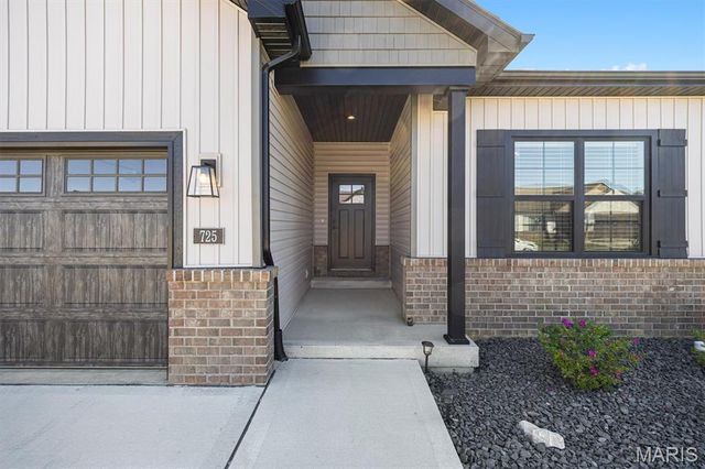 725 Conner Circle, Fairview Heights, IL 62208