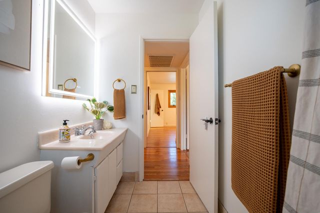 4220 Elva Way, Sacramento, CA 95821