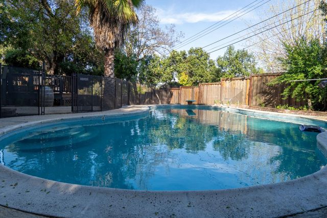 4220 Elva Way, Sacramento, CA 95821