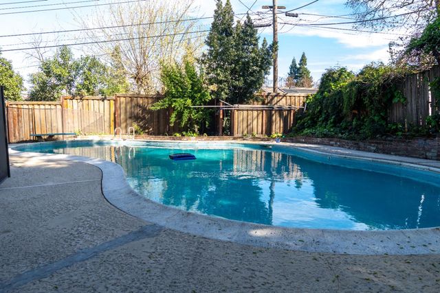 4220 Elva Way, Sacramento, CA 95821