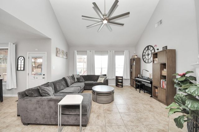 1917 Oak Shire Drive, Pearland, TX 77581