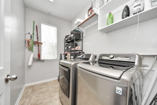 1917 Oak Shire Drive, Pearland, TX 77581