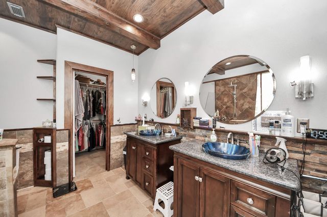 1917 Oak Shire Drive, Pearland, TX 77581