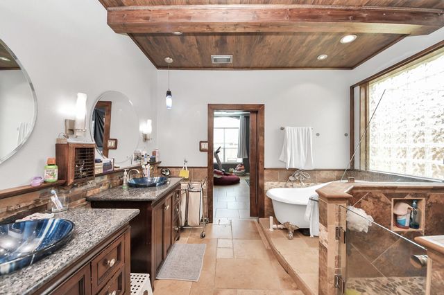 1917 Oak Shire Drive, Pearland, TX 77581